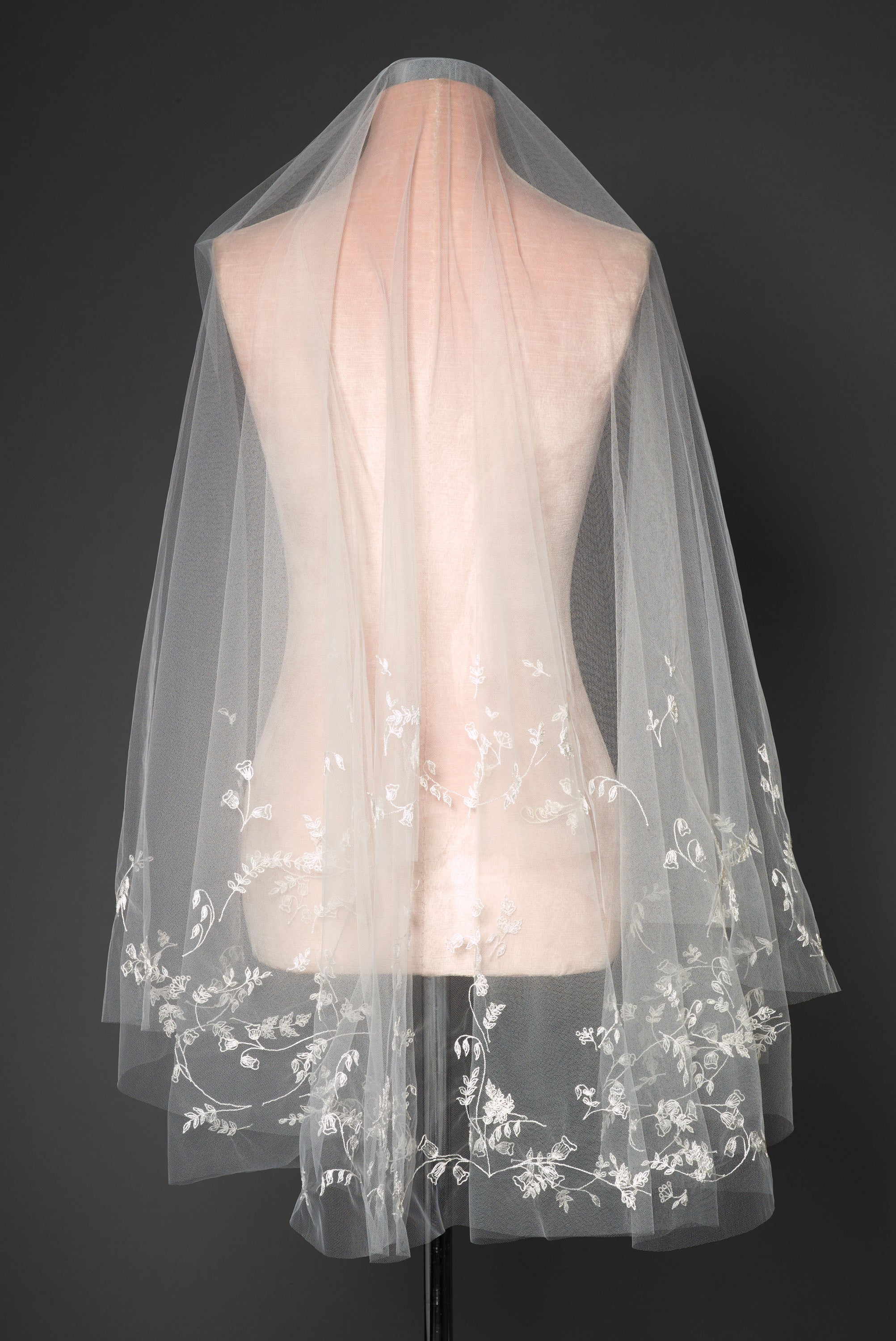 BV12350 | Fingertip Embroidered Wedding Veil | Enaura