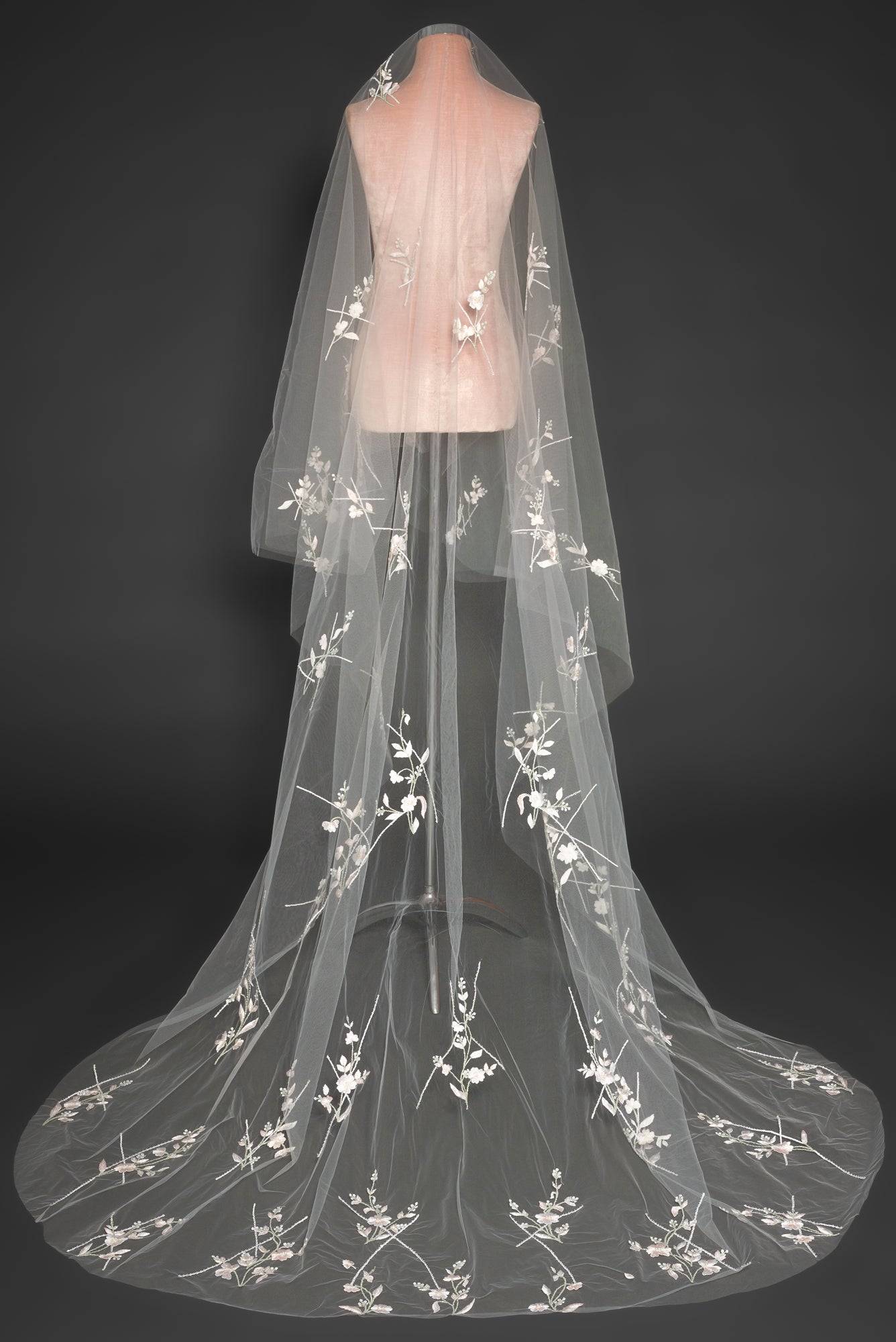 エクササイズ用品 BELEGA  FAIRY VEIL BV12302 | Cathedral Embroidered Wedding Veil | Enaura