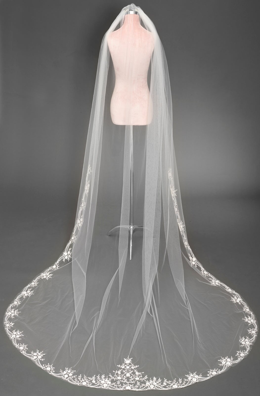BV1963 (wholesale) beaded wedding dress Enaura bridal